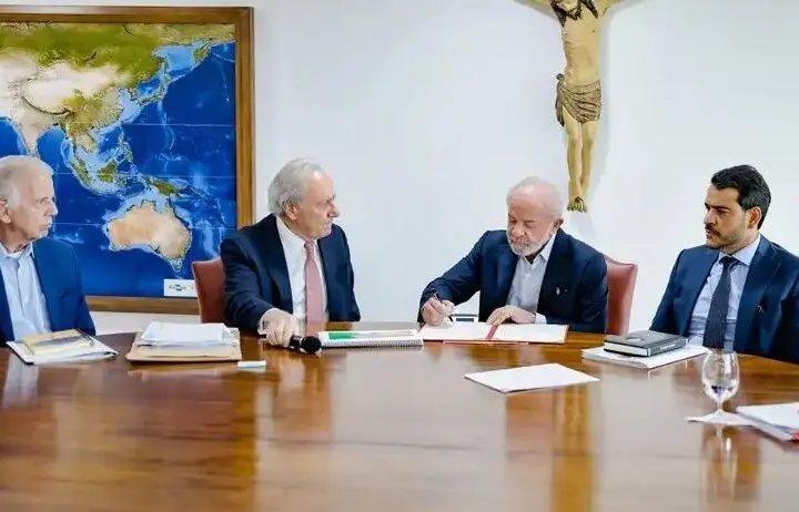 lula assina