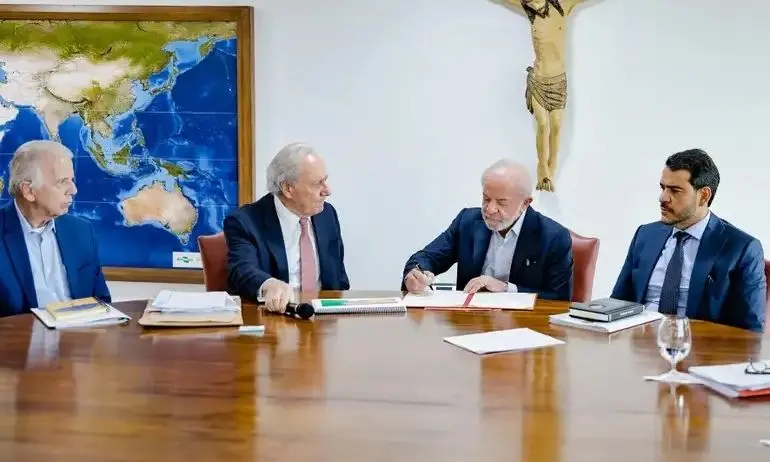 lula assina