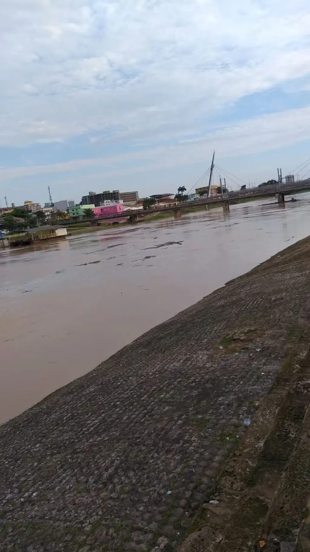 situa o de inunda o pr xima ao rio acre