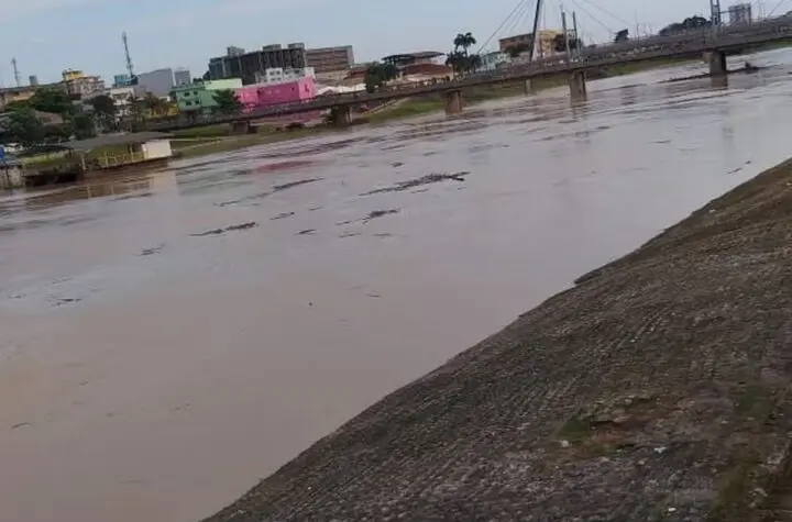 situa o de inunda o pr xima ao rio acre