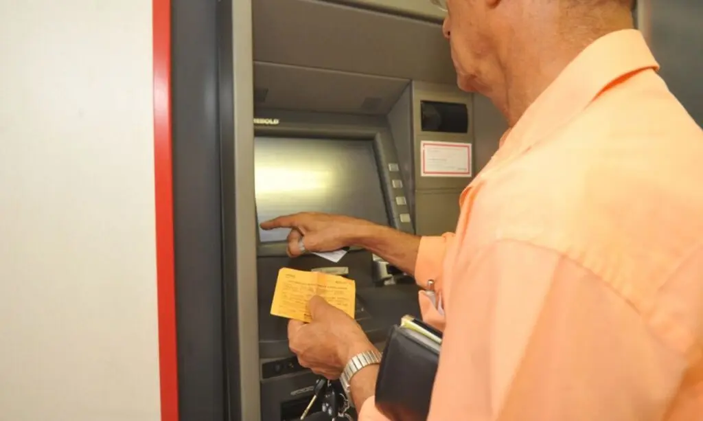 bancos abrem na segunda de carnaval