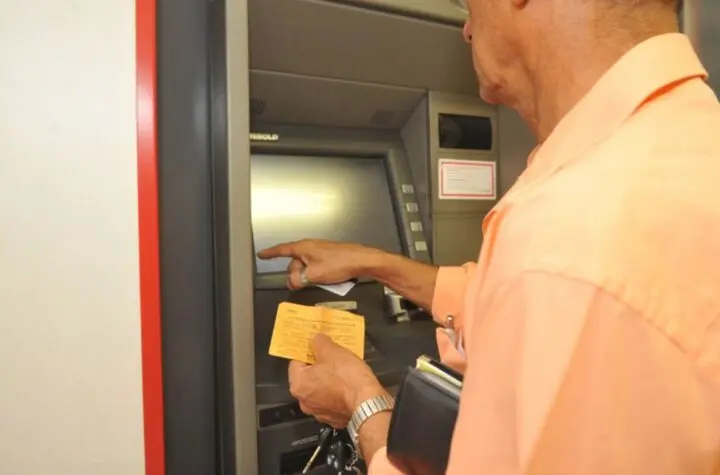 bancos abrem na segunda de carnaval