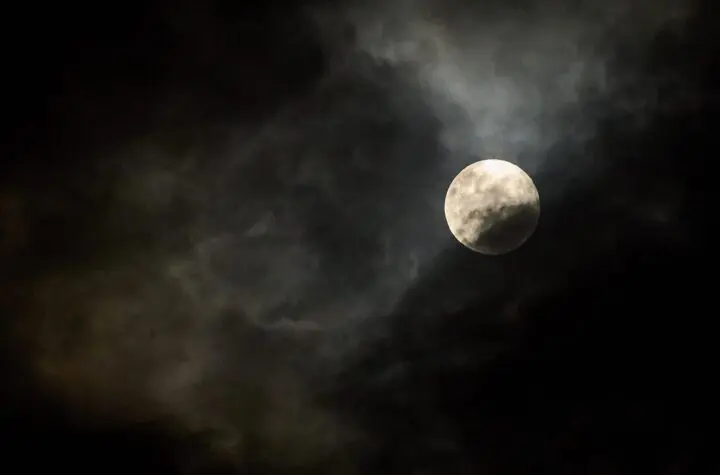 da lua hoje