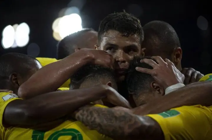 quem joga hoje na globo