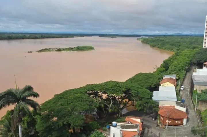 situa o de inunda o pr xima ao rio doce