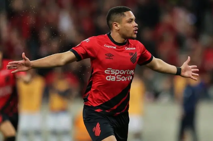 vitor roque