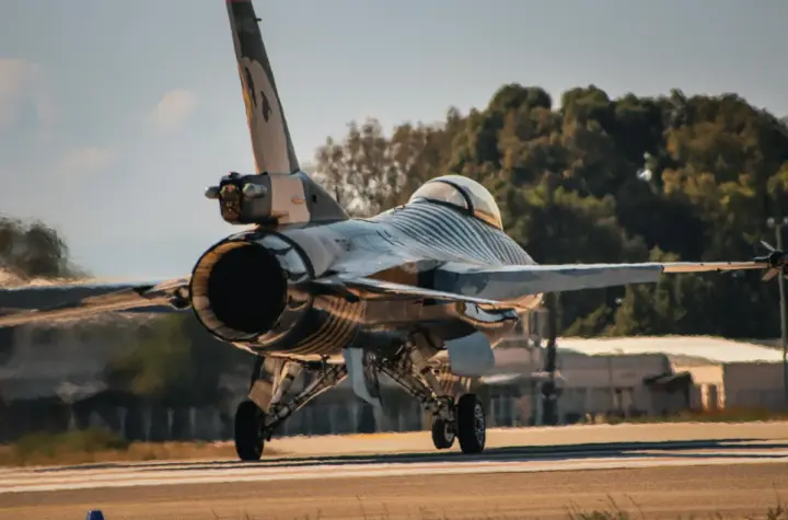 avião militar — BR news